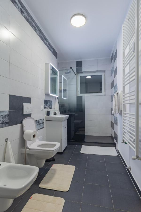 Amazing Condo In Brasov By Valentino - Free Garage Parking Braşov Exterior foto